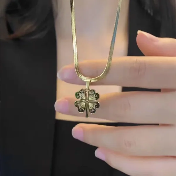 Clover leaf necklace - Image 2